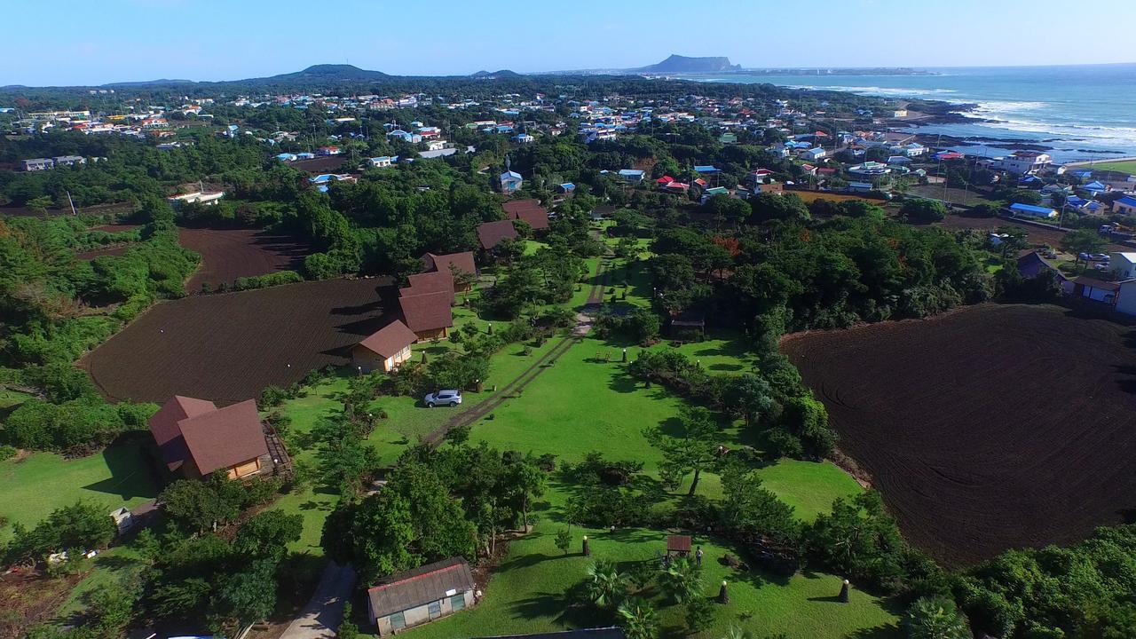 Jeju Bille Log Pension Согвипхо Экстерьер фото