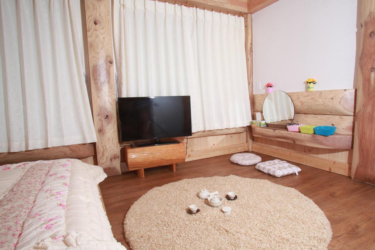Jeju Bille Log Pension Согвипхо Экстерьер фото