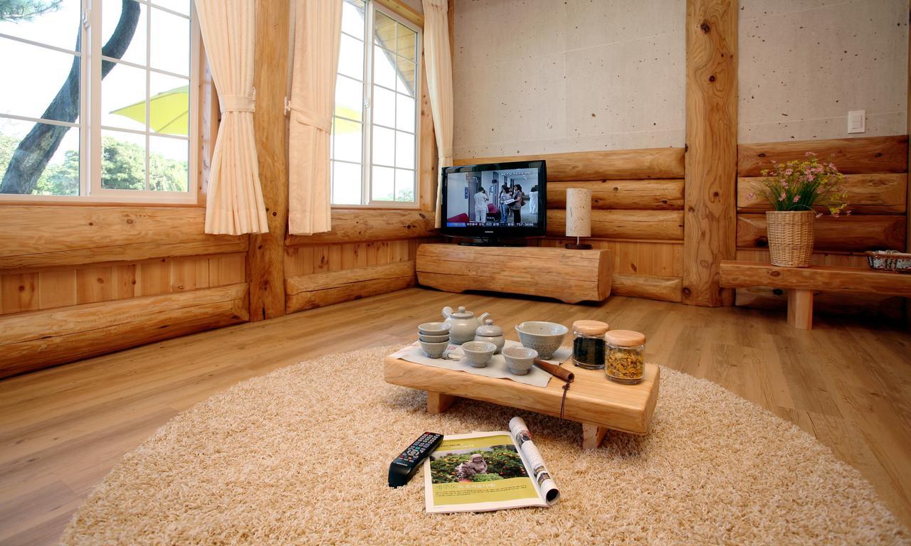 Jeju Bille Log Pension Согвипхо Экстерьер фото