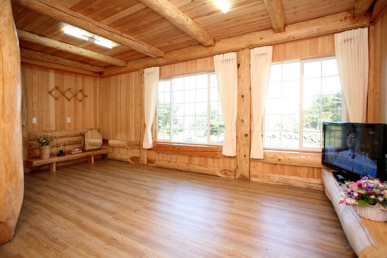 Jeju Bille Log Pension Согвипхо Экстерьер фото