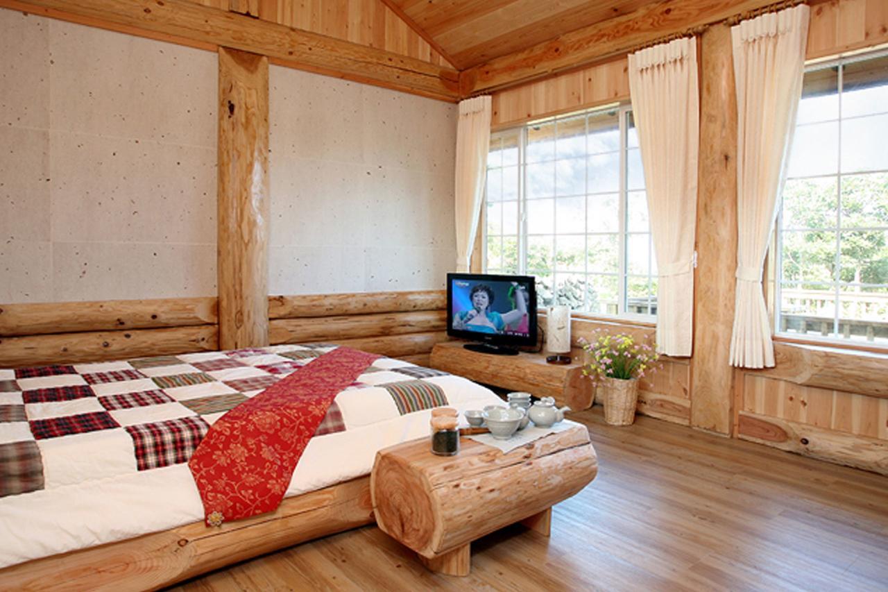 Jeju Bille Log Pension Согвипхо Экстерьер фото