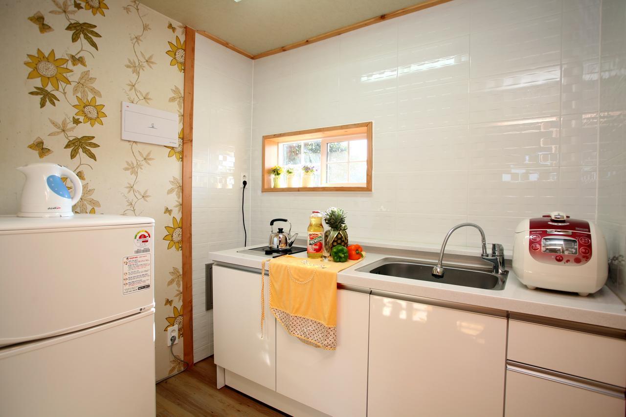 Jeju Bille Log Pension Согвипхо Экстерьер фото